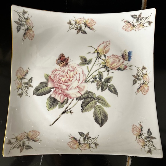 2 Piece Porcelain Serving Plates - Picture 2 of 7